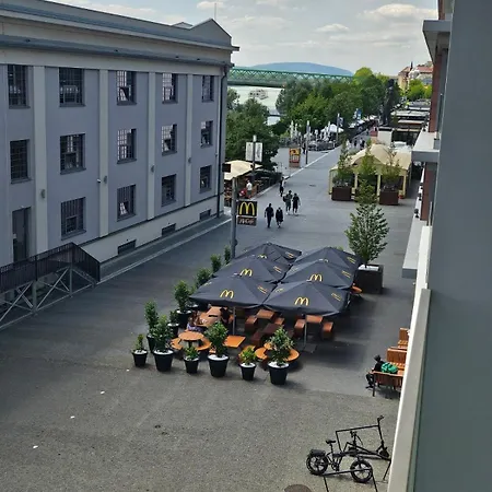 아파트 Eurovea Riverside With Parking - Prime Location